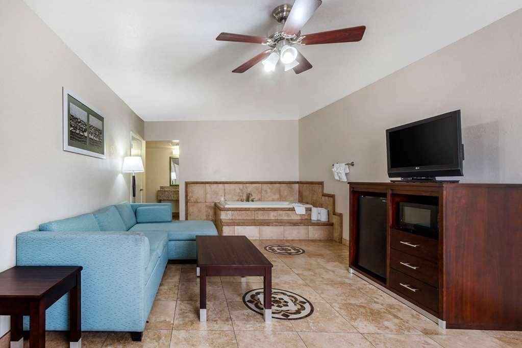 Quality Inn & Suites Near Downtown Меса Номер фото