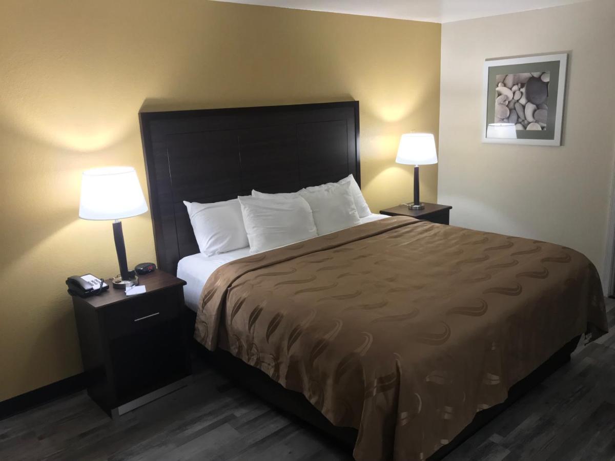 Quality Inn & Suites Near Downtown Меса Экстерьер фото
