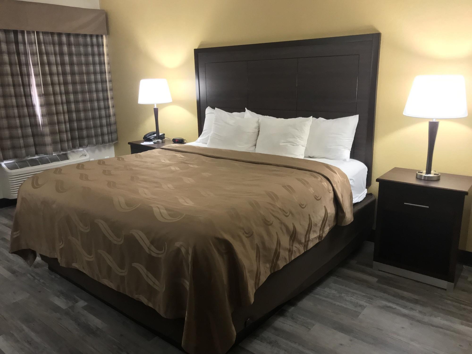 Quality Inn & Suites Near Downtown Меса Экстерьер фото