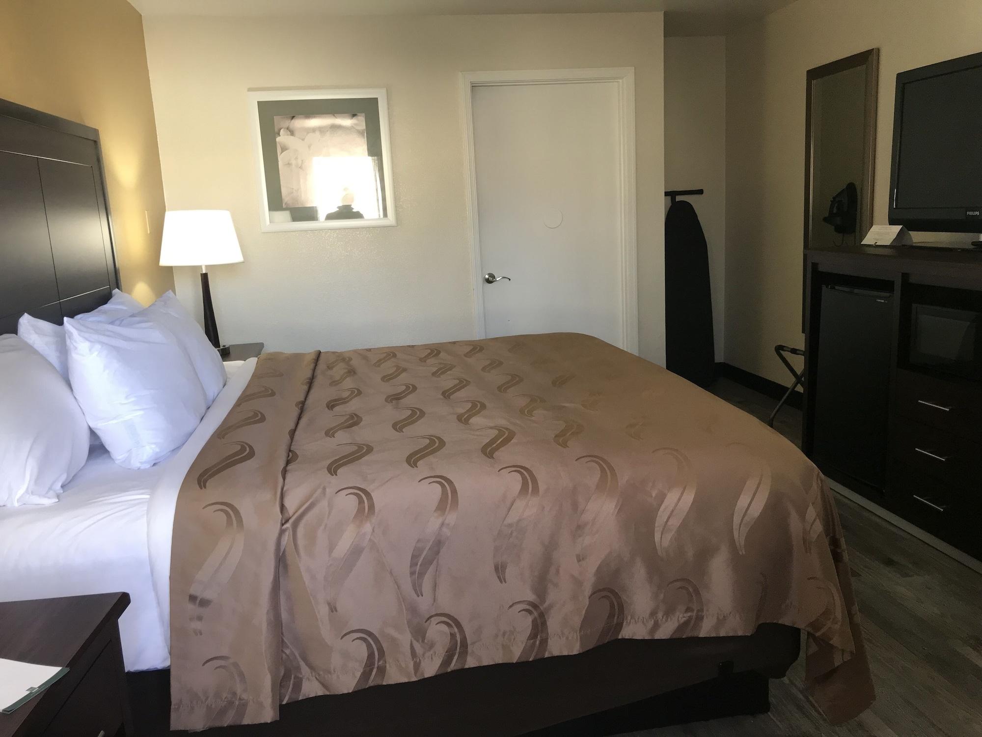 Quality Inn & Suites Near Downtown Меса Экстерьер фото