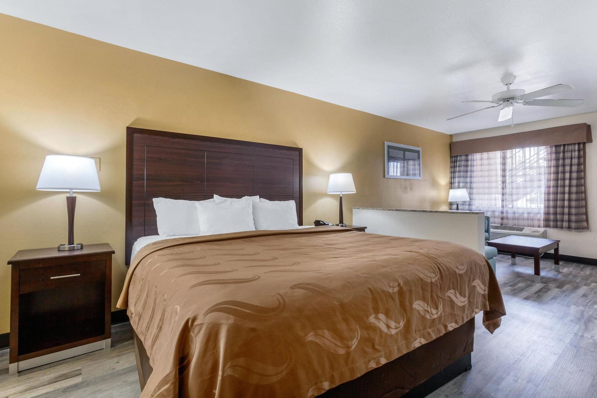 Quality Inn & Suites Near Downtown Меса Экстерьер фото