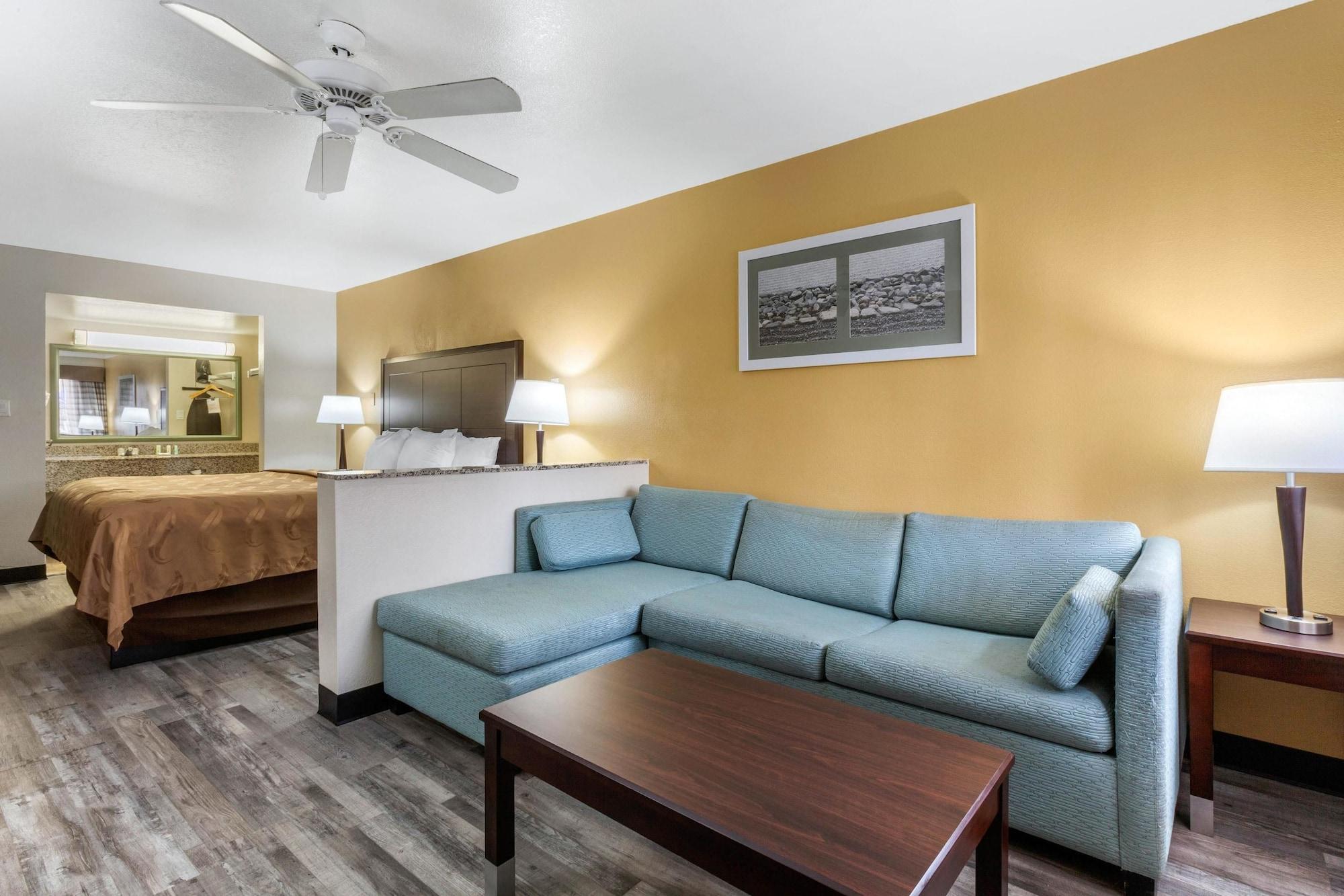 Quality Inn & Suites Near Downtown Меса Экстерьер фото
