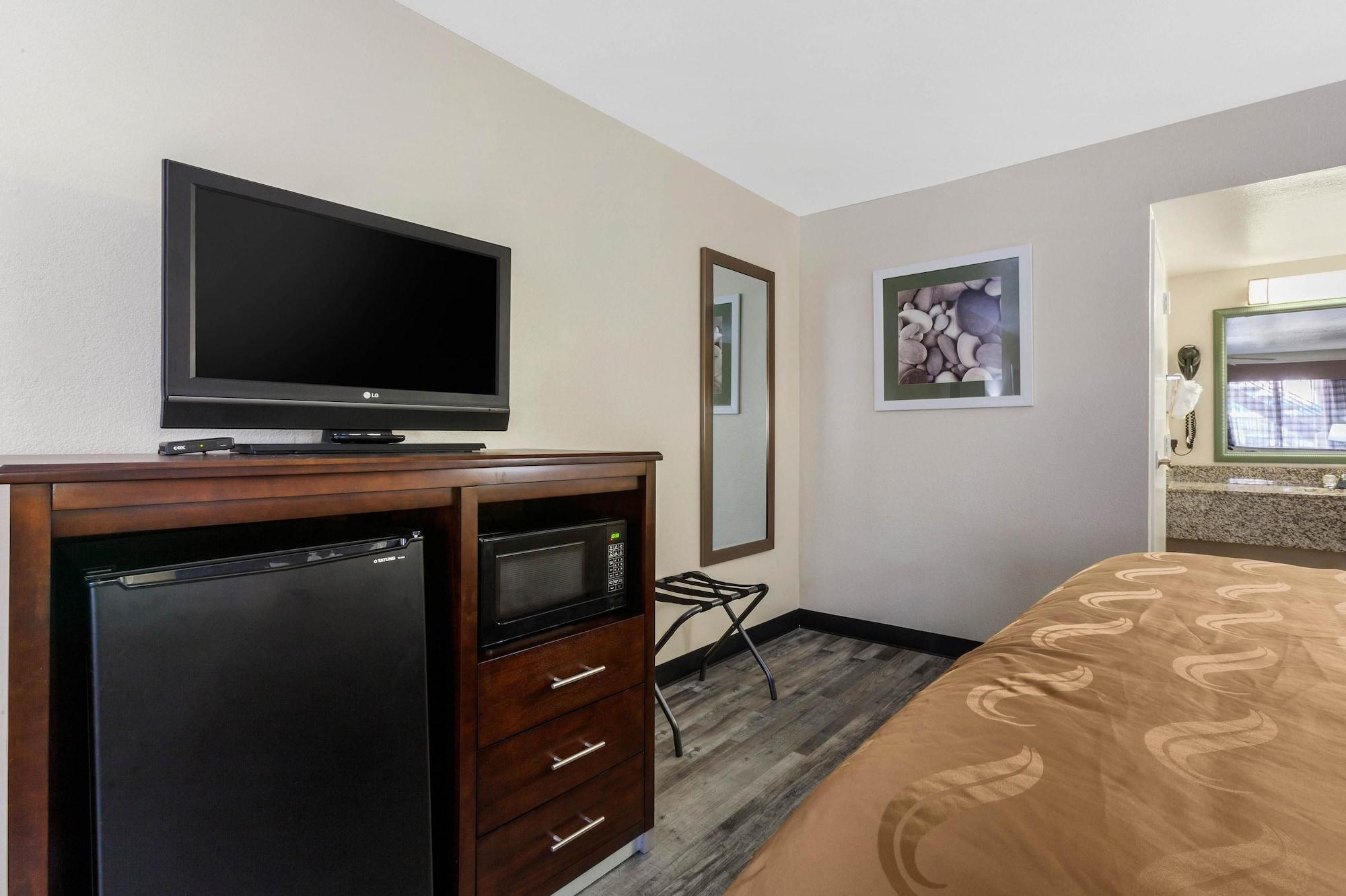 Quality Inn & Suites Near Downtown Меса Экстерьер фото