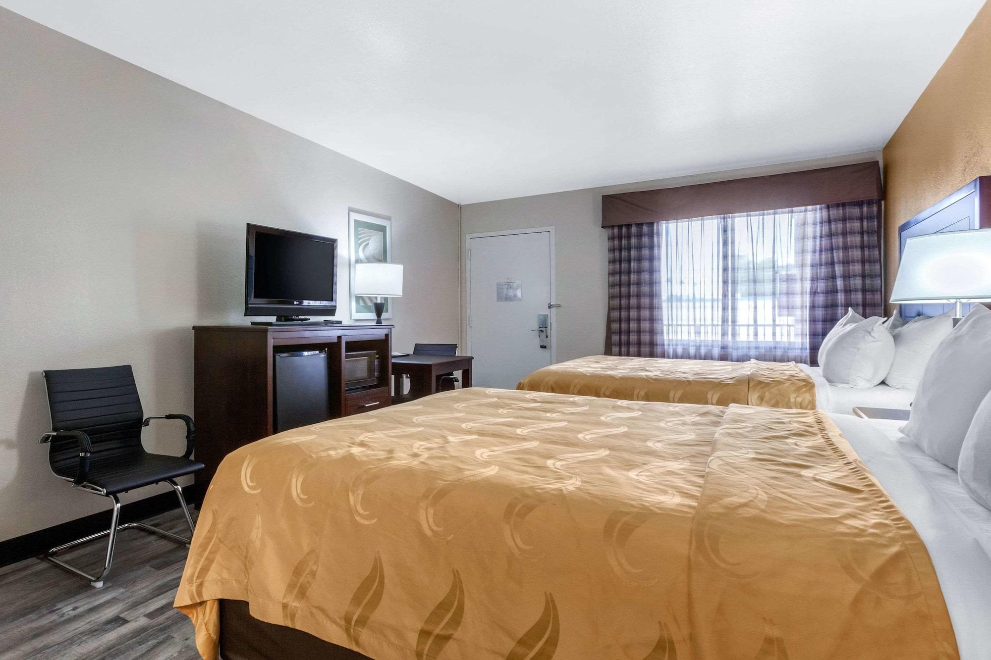 Quality Inn & Suites Near Downtown Меса Экстерьер фото