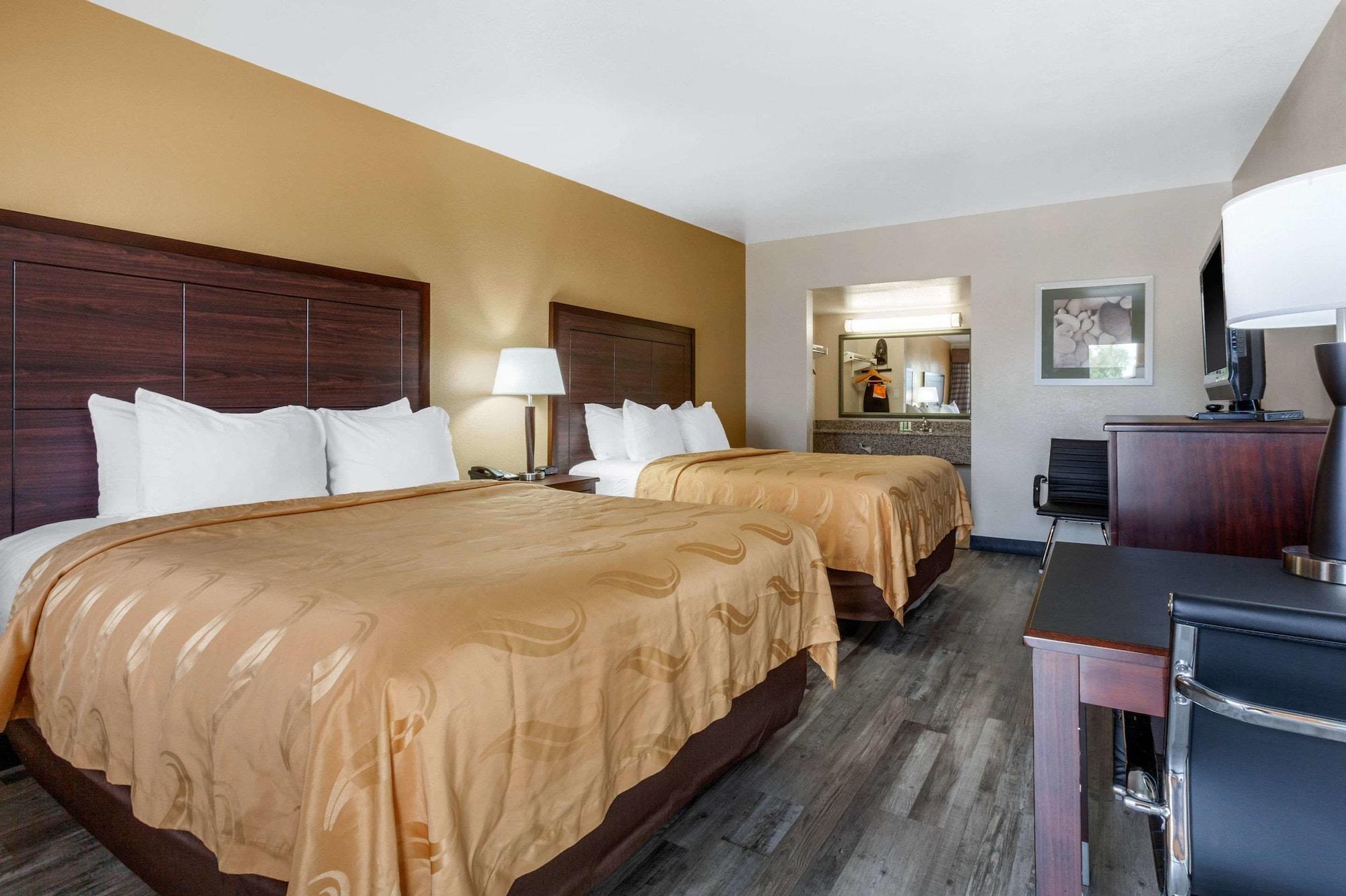 Quality Inn & Suites Near Downtown Меса Экстерьер фото