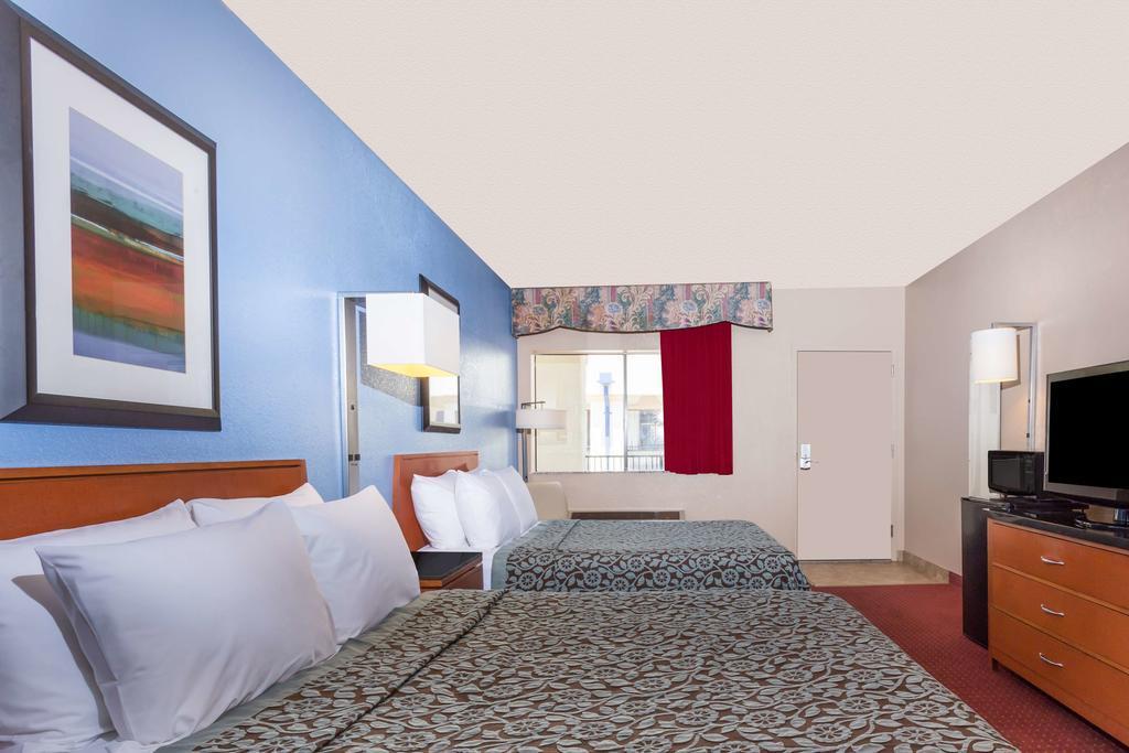 Quality Inn & Suites Near Downtown Меса Экстерьер фото