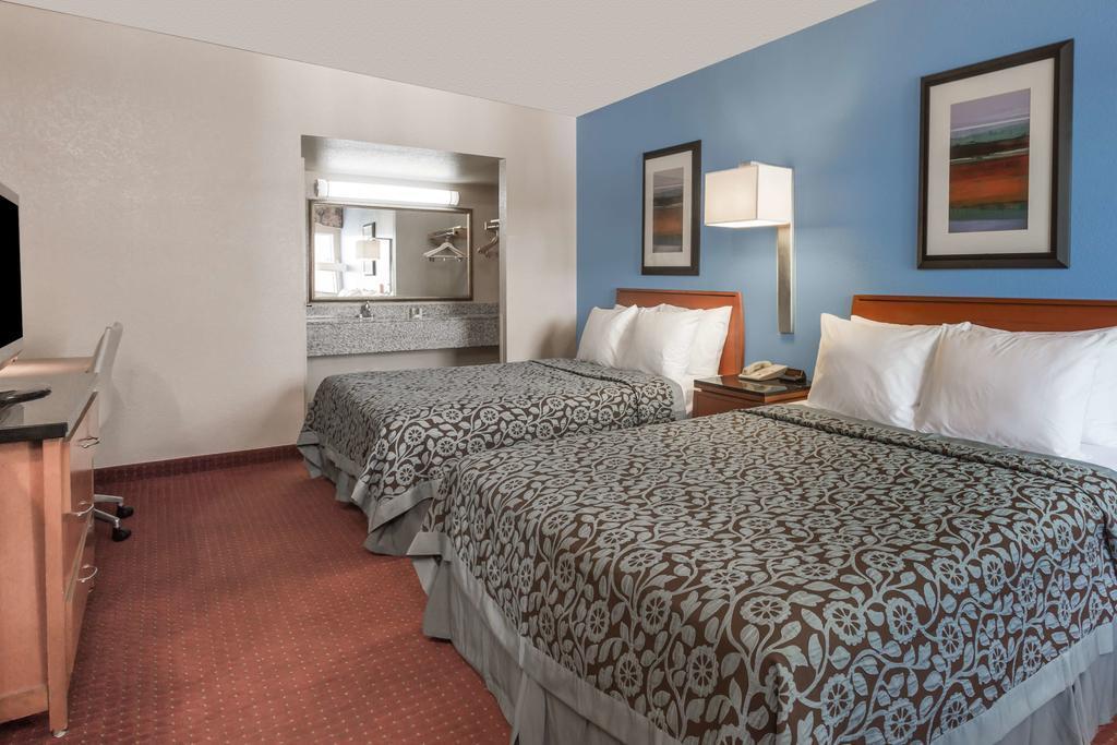 Quality Inn & Suites Near Downtown Меса Экстерьер фото