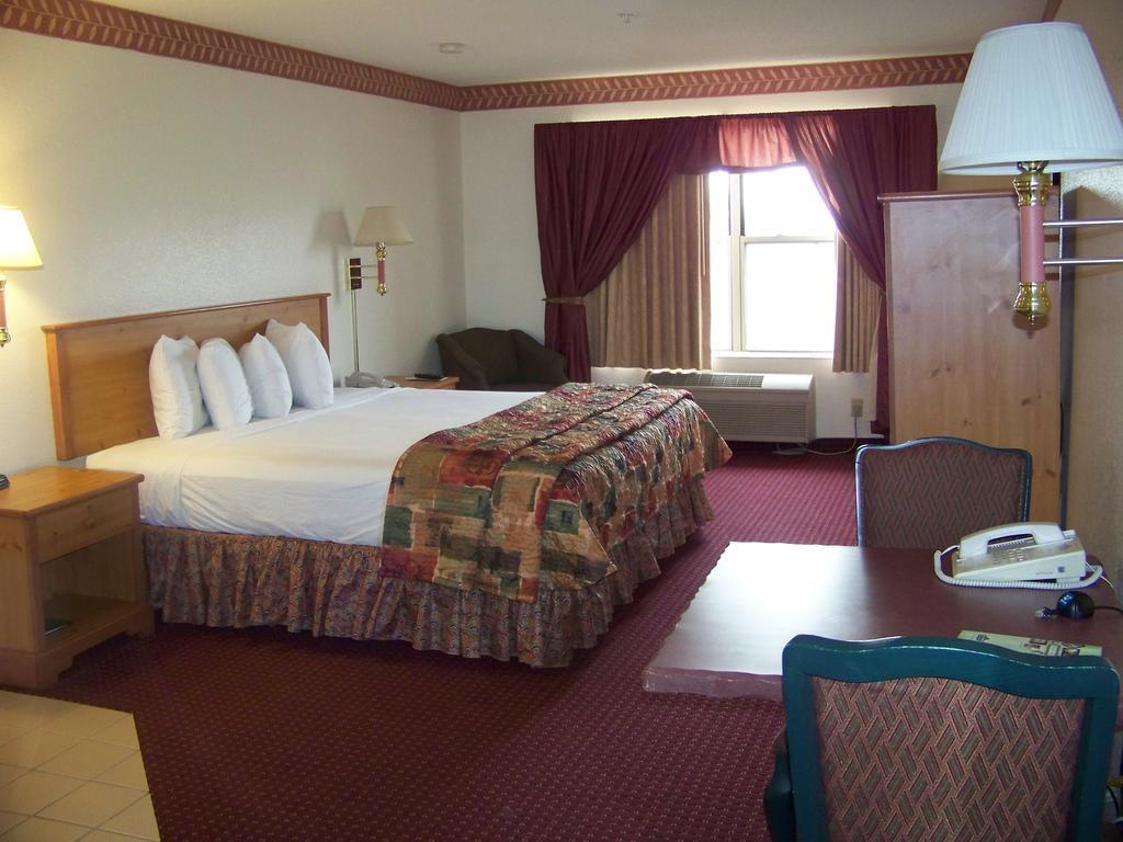 Quality Inn & Suites Near Downtown Меса Экстерьер фото