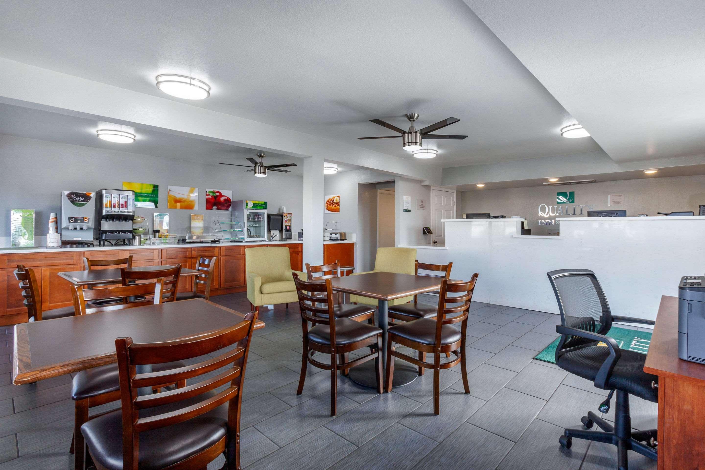 Quality Inn & Suites Near Downtown Меса Экстерьер фото