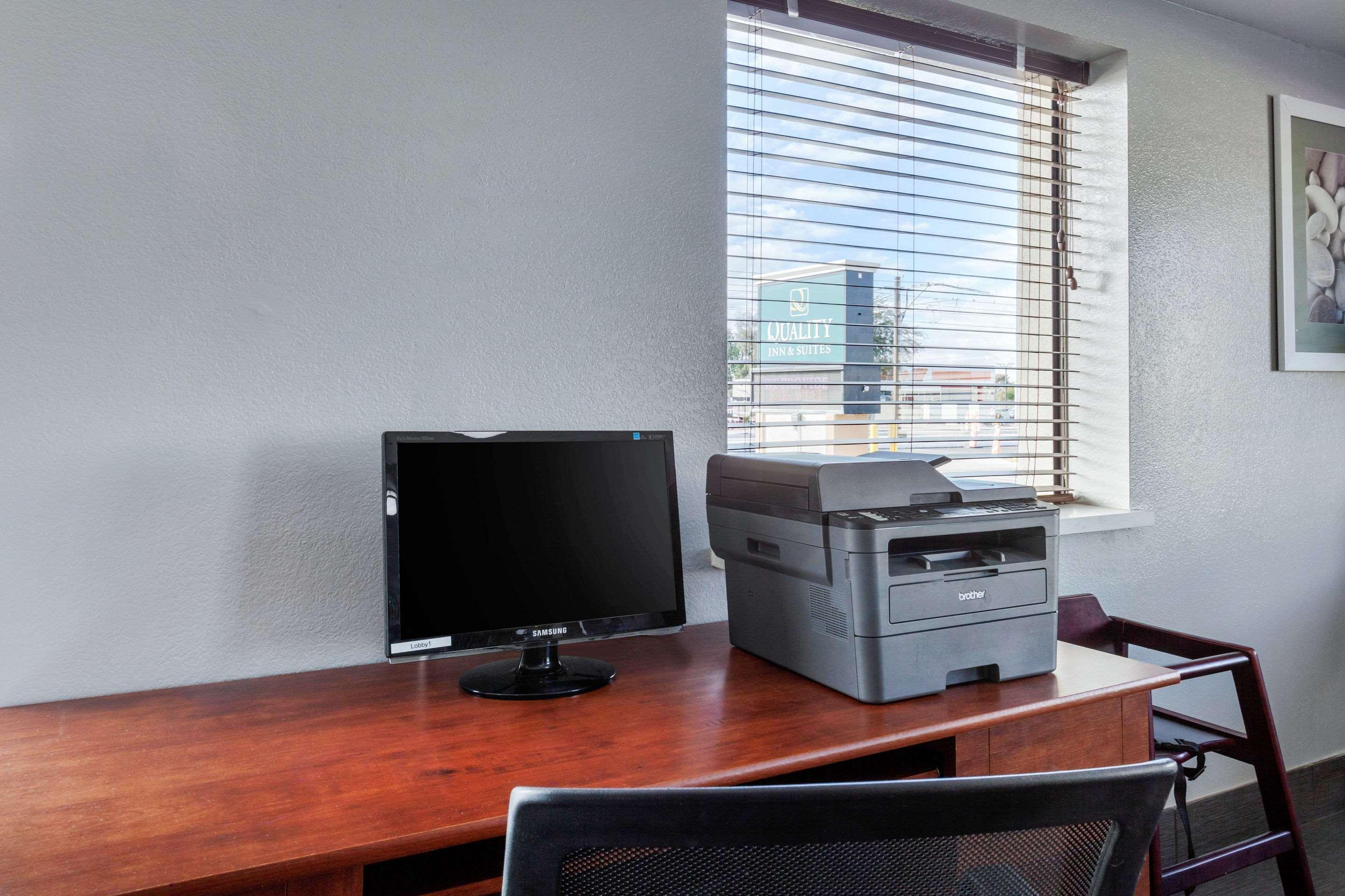 Quality Inn & Suites Near Downtown Меса Экстерьер фото