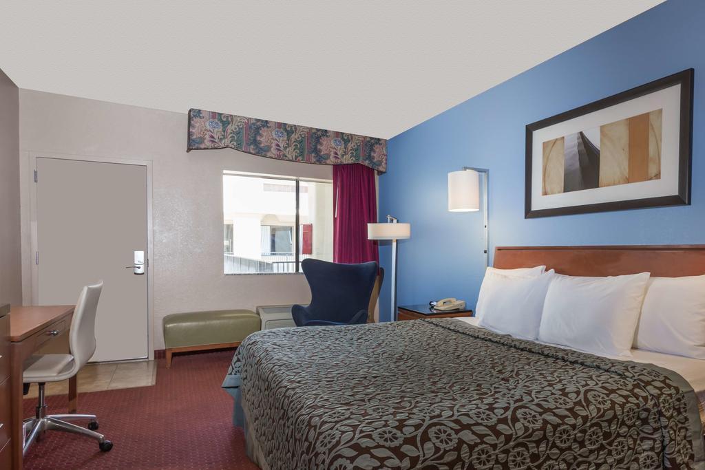 Quality Inn & Suites Near Downtown Меса Экстерьер фото