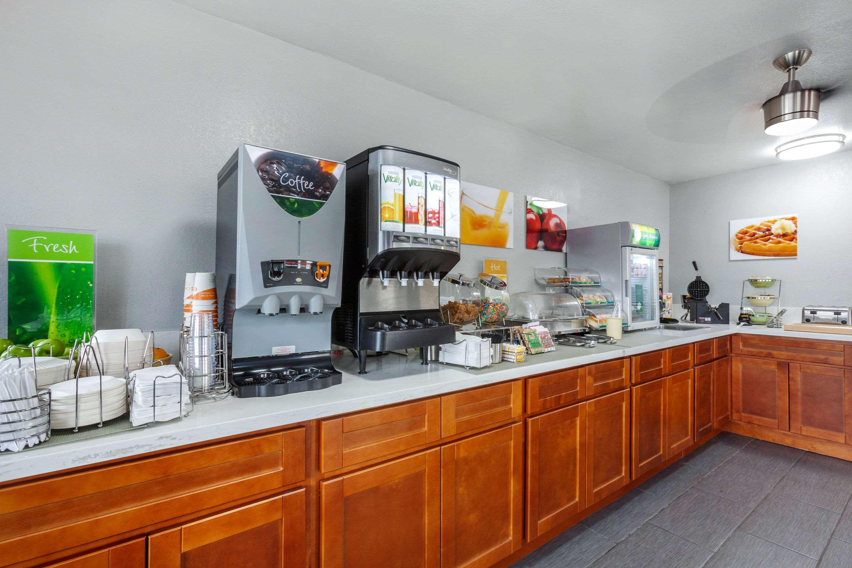 Quality Inn & Suites Near Downtown Меса Экстерьер фото