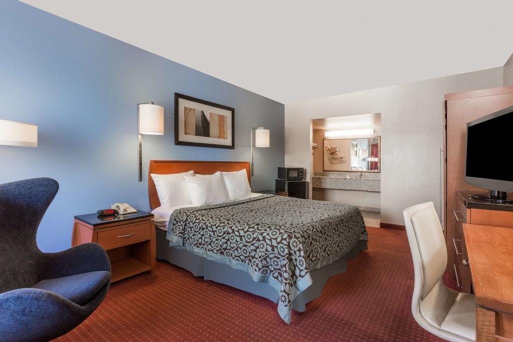 Quality Inn & Suites Near Downtown Меса Экстерьер фото
