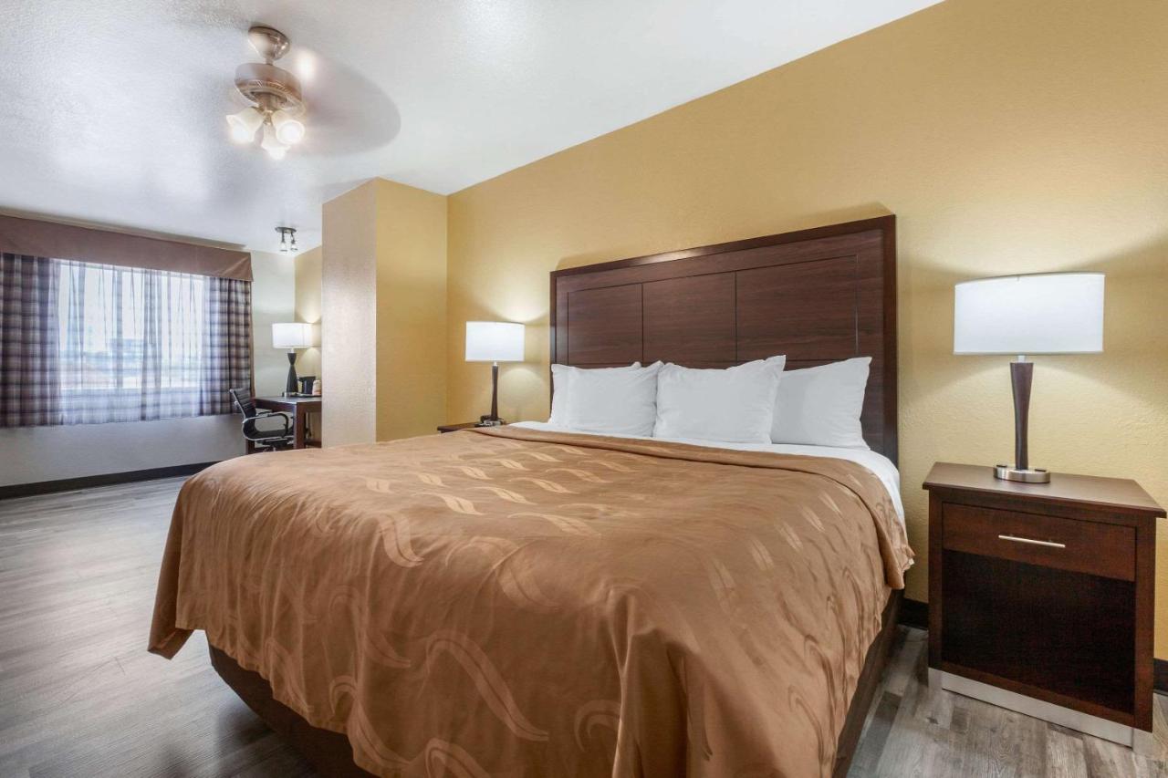 Quality Inn & Suites Near Downtown Меса Экстерьер фото